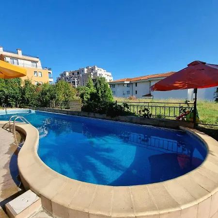 شقة 2- South With Terrace *